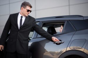 Read more about the article What Are The Benefits Of Hiring An Airport Chauffeur Service?